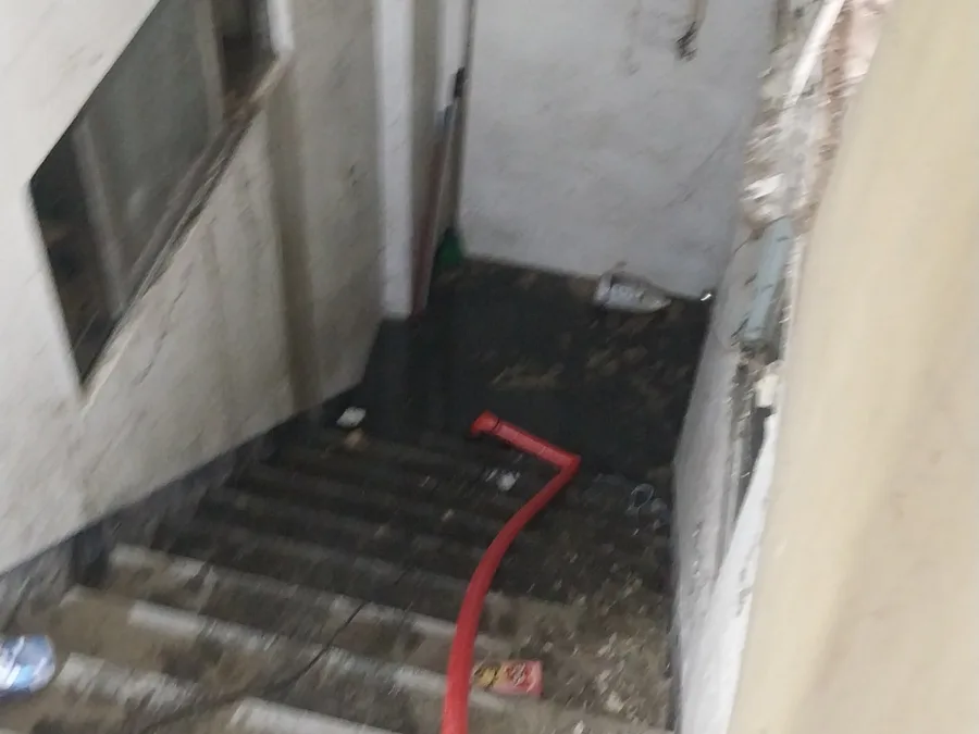 경기 동부 반지하 계단까지 차오른 역류 오수